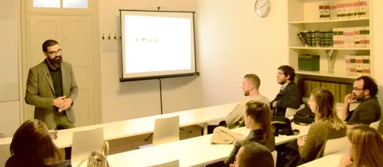 Alumnos en clase con el emprendedor Marcelo Toural