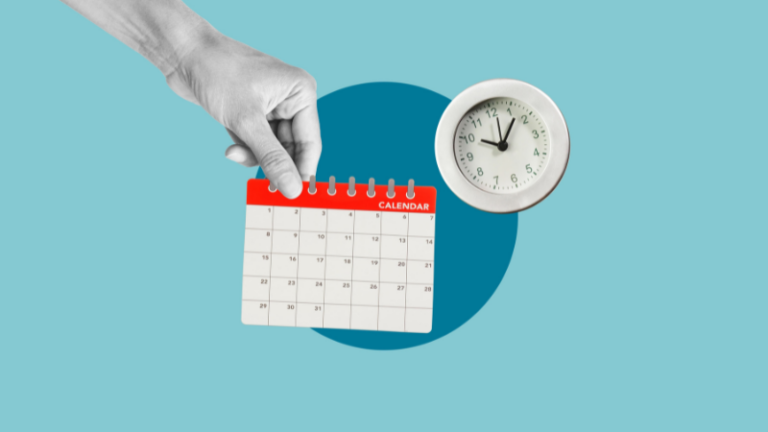 Ilustración de una mano agarrando un calendario para ver novedades fiscales